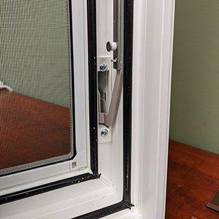 Low Quality Vinyl Window: Cheap high locking point hardware