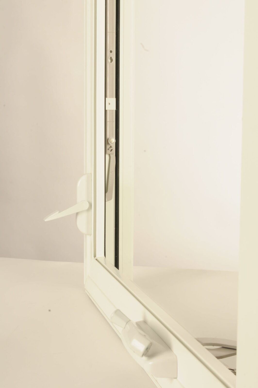 A big advantage of casement and awning windows are multi-point locks.These locks not only create an even energy-efficient seal, they also make crank windows virtually impossible to open from the outside.