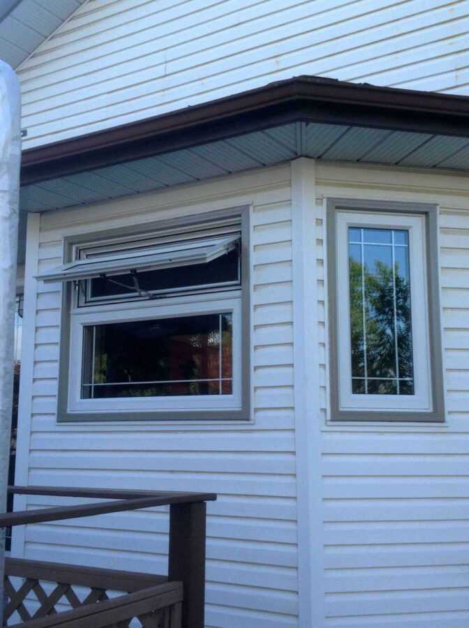 A combination awning-fixed kitchen window