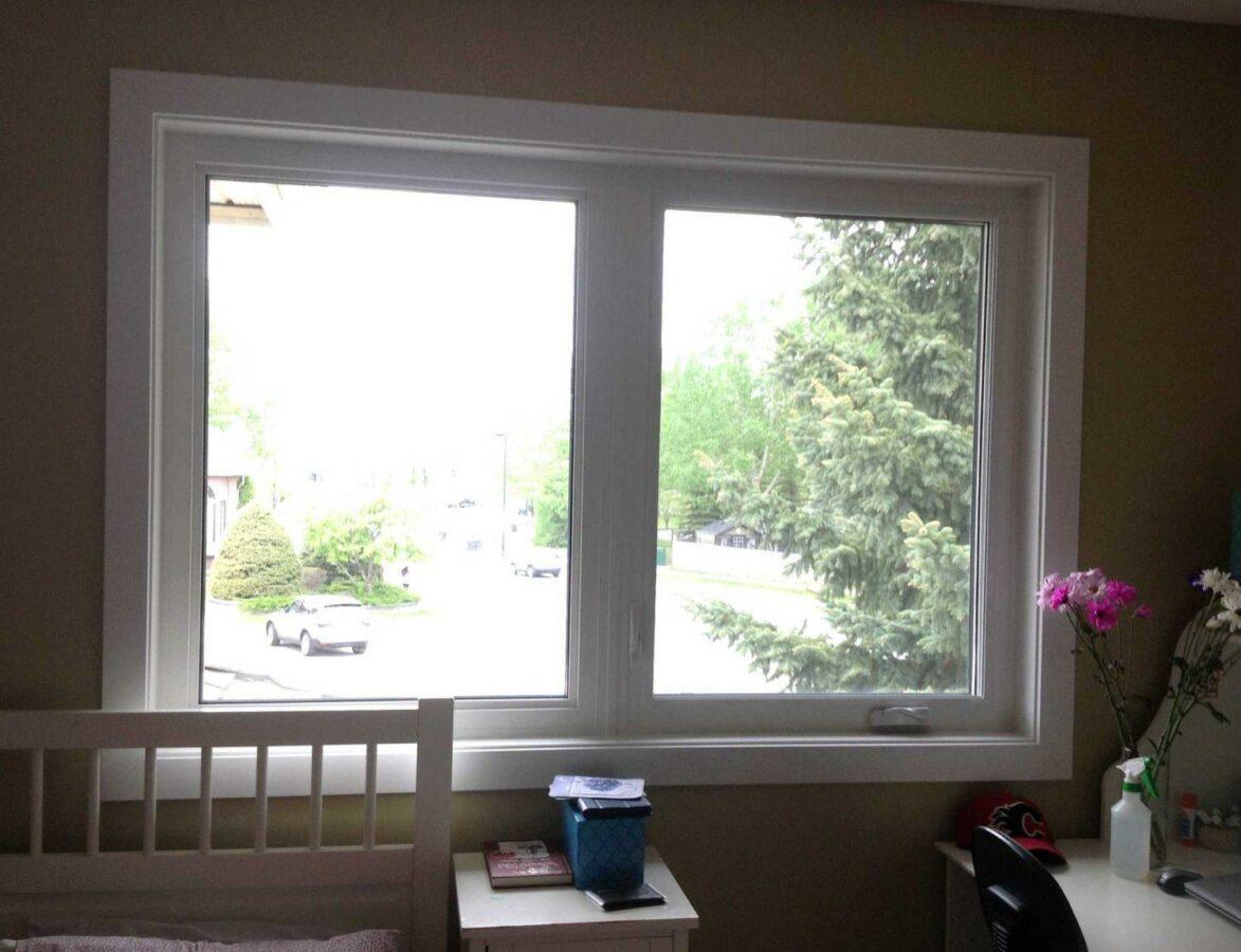 A common combination window features a "fixed" (inoperable) unit and an operable one for ventilation.
