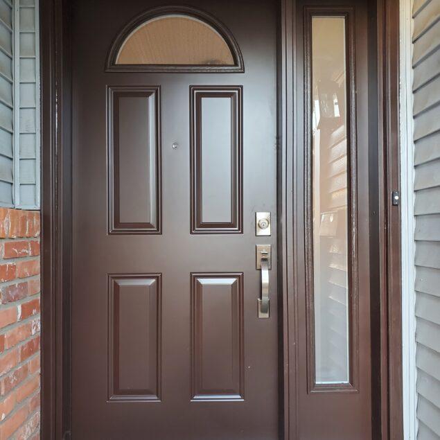 Entry door with Sidelight